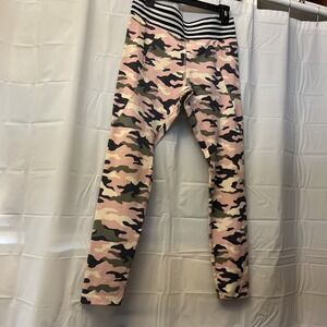 Victoria's Secret PINK Ultimate Athletic Yoga Leggings Size L Pink Camo Pocket